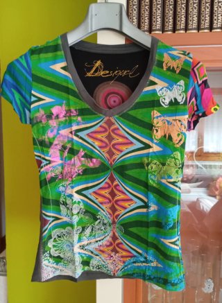 Camiseta Desigual Talla M Mariposas y Flores
