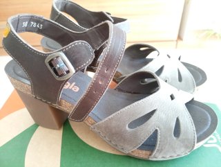 Preciosas sandalias de cuña marrones y grises
