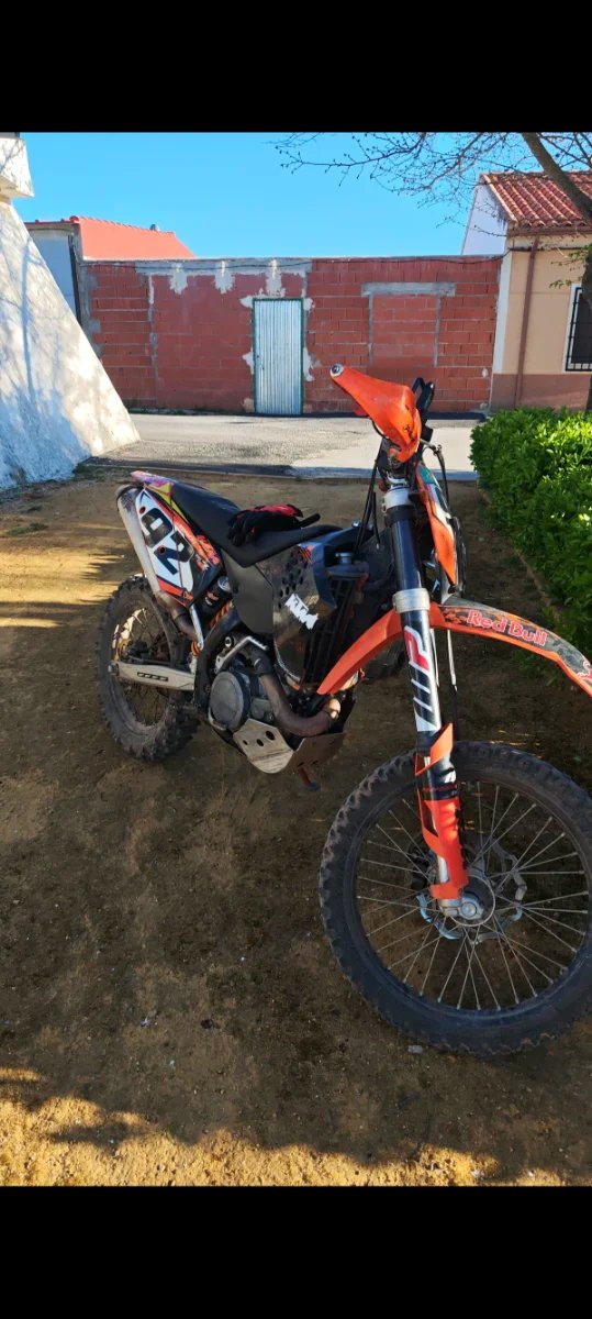 KTM Enduro Moto Negra y Naranja