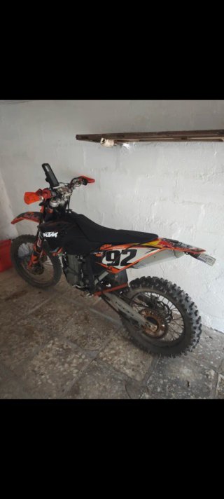KTM Enduro Moto Negra y Naranja