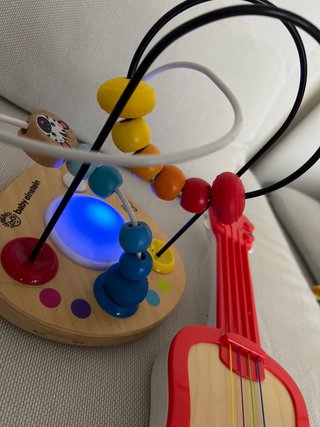 Guitarra y juego de cuentas Baby Einstein