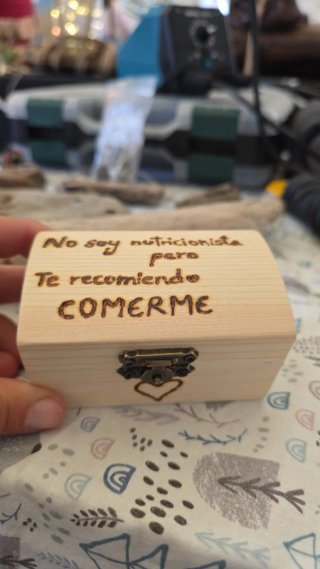 Cofre de madera decorado
