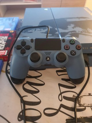 PS4 Slim 1TB Uncharted + Giochi. Prezzo negoziabile