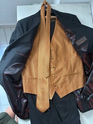 Traje de Novio Negro con Chaleco y Corbata Naranja