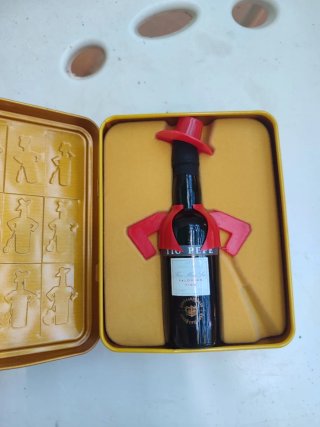 Caja Tío Pepe con mini botellas Tal como se ve