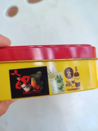 Caja Tío Pepe con mini botellas Tal como se ve