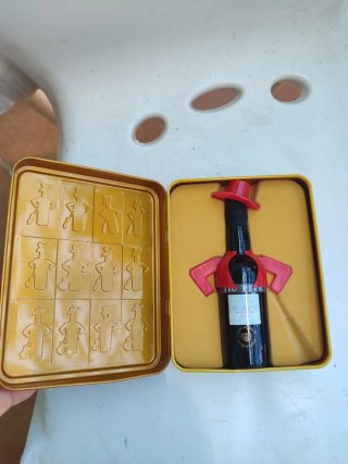 Caja Tío Pepe con mini botellas Tal como se ve