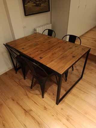 Sillas (4) de metal y madera