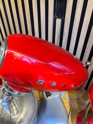 Amasadora SMEG Roja