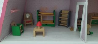 Casa de muñecas con muebles