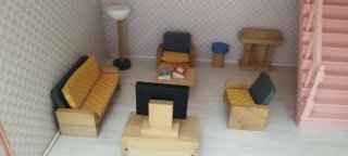 Casa de muñecas con muebles