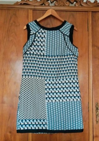 Vestido sin mangas con estampado geométrico
