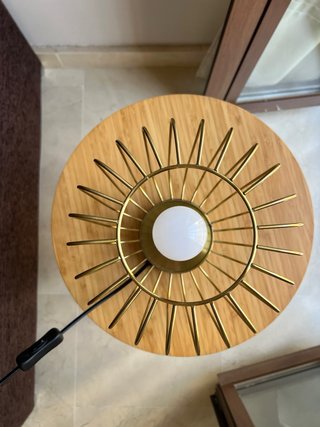 Lámpara de mesa IKEA FLAGGSKEPP dorada