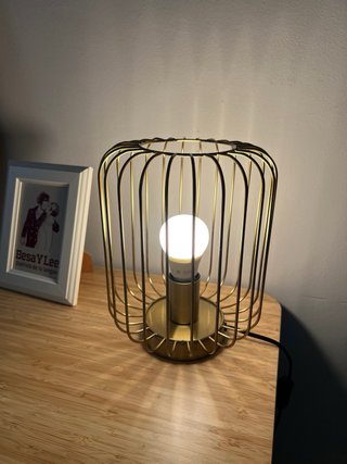 Lámpara de mesa IKEA FLAGGSKEPP dorada