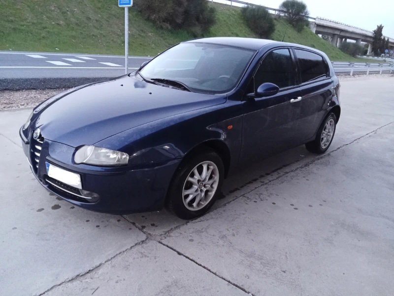 Alfa Romeo 147 1.9 JTD - foto 1