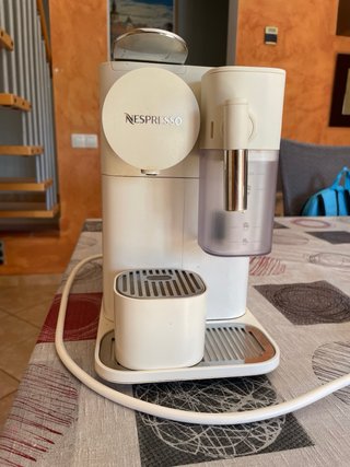 Cafetera Cápsulas Nespresso Delonghi Lattissima 1