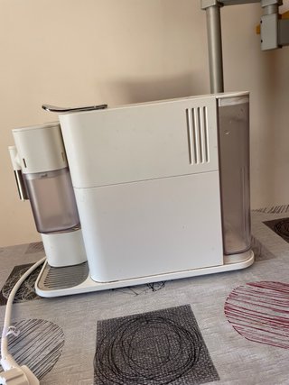 Cafetera Cápsulas Nespresso Delonghi Lattissima 1