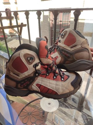 Botas de montaña Hi-Tec casi nuevas