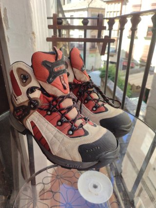 Botas de montaña Hi-Tec casi nuevas