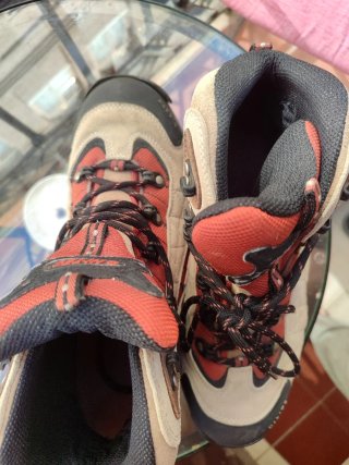 Botas de montaña Hi-Tec casi nuevas