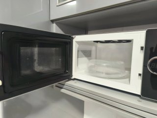Microondas blanco con tapa