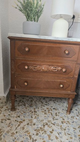 Mesitas de noche de madera y mármol