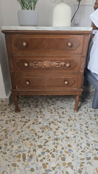 Mesitas de noche de madera y mármol