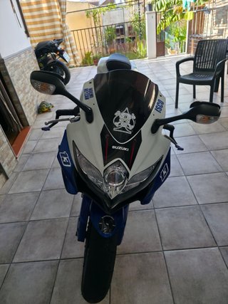 Suzuki GSX-R 600 Azul y Blanca
