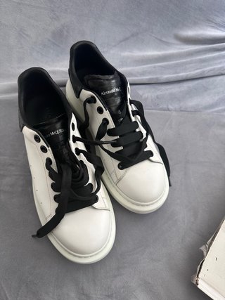 Sneakers Alexander McQueen Bianche e Nere