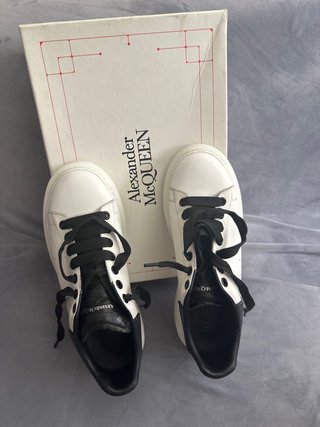 Sneakers Alexander McQueen Bianche e Nere