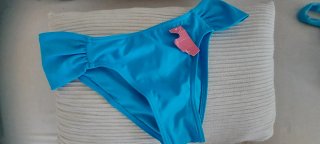 Bikini azul con nudo frontal