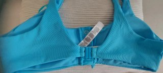 Bikini azul con nudo frontal