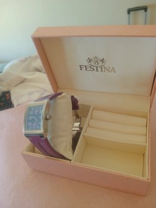 Reloj Festina Morado y Negro Casi Sin Uso.