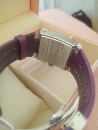 Reloj Festina Morado y Negro Casi Sin Uso.