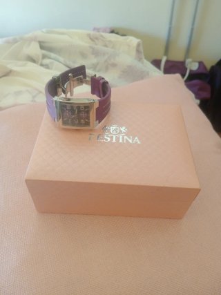 Reloj Festina Morado y Negro Casi Sin Uso.