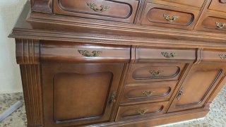 Vitrina de madera y cristal