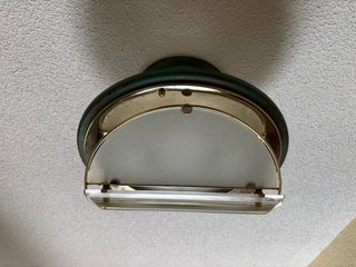 Lámpara de techo dorada y verde