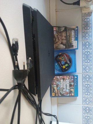 Console PS4 (PlayStation 4) + 3 Giochi