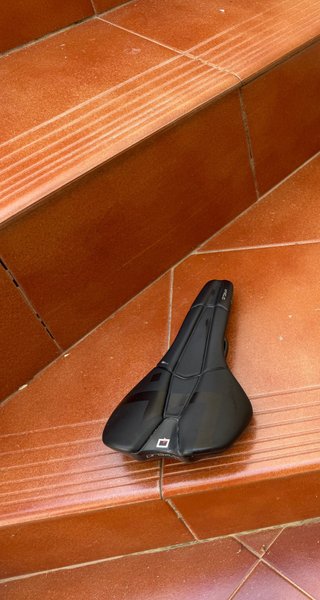 Sillín de bicicleta negro Prólogo. De Mujer