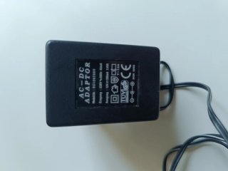 Adaptador de corriente negro