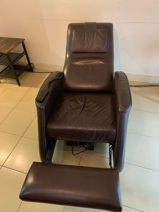 Sillón reclinable de cuero marrón