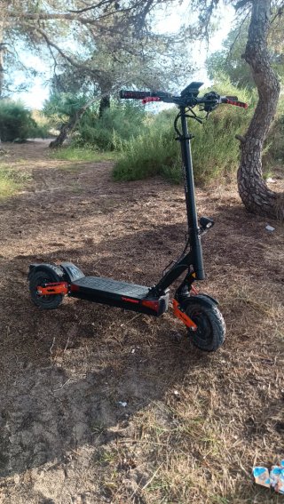Patinete Eléctrico Negro y Naranja