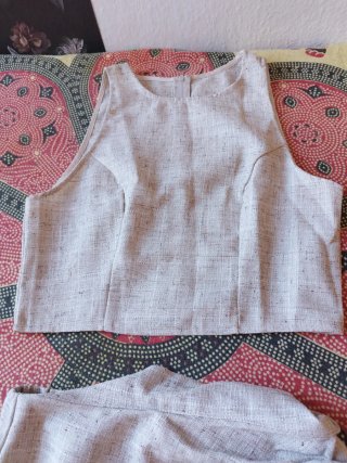 Conjunto top y falda beige