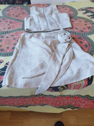 Conjunto top y falda beige