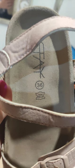 Sandalias de chica beige y rosa