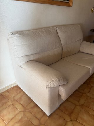 Sofá de tela beige 2 plazas, perfectas condiciones