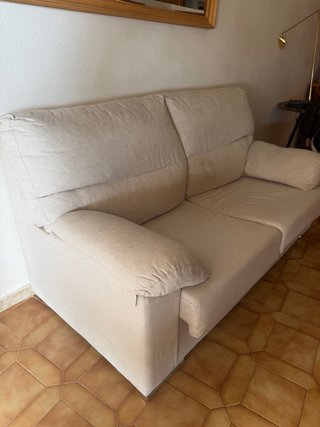 Sofá de tela beige 2 plazas, perfectas condiciones