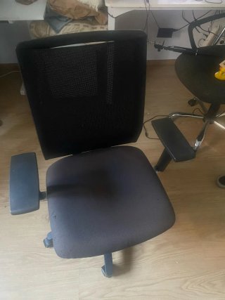 Escritorio y Silla Negra