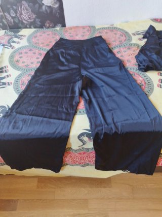 Conjunto de pantalón y top satinado negro