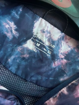 Chaqueta deportiva tie-dye azul y rosa